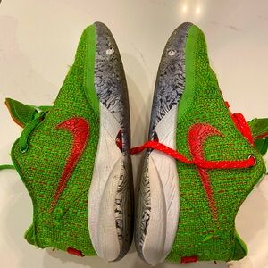 Lebron 20 Christmas edition . Great condition. Indoor use only.